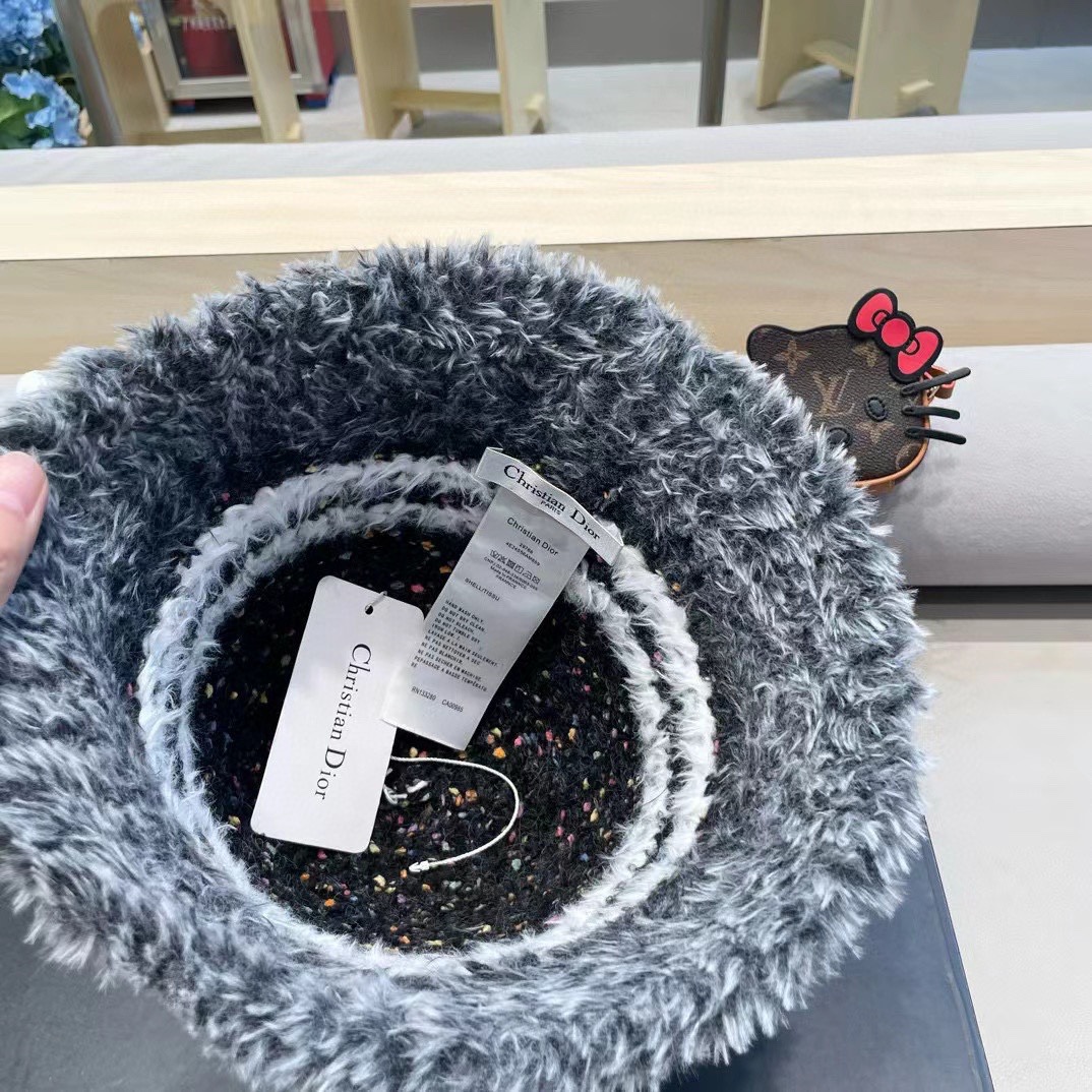 Dior网红毛绒加厚渔夫帽女百搭韩版秋冬盆帽保暖时尚彩色水桶帽显脸小