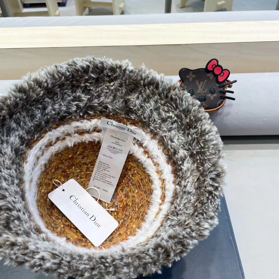 Dior网红毛绒加厚渔夫帽女百搭韩版秋冬盆帽保暖时尚彩色水桶帽显脸小