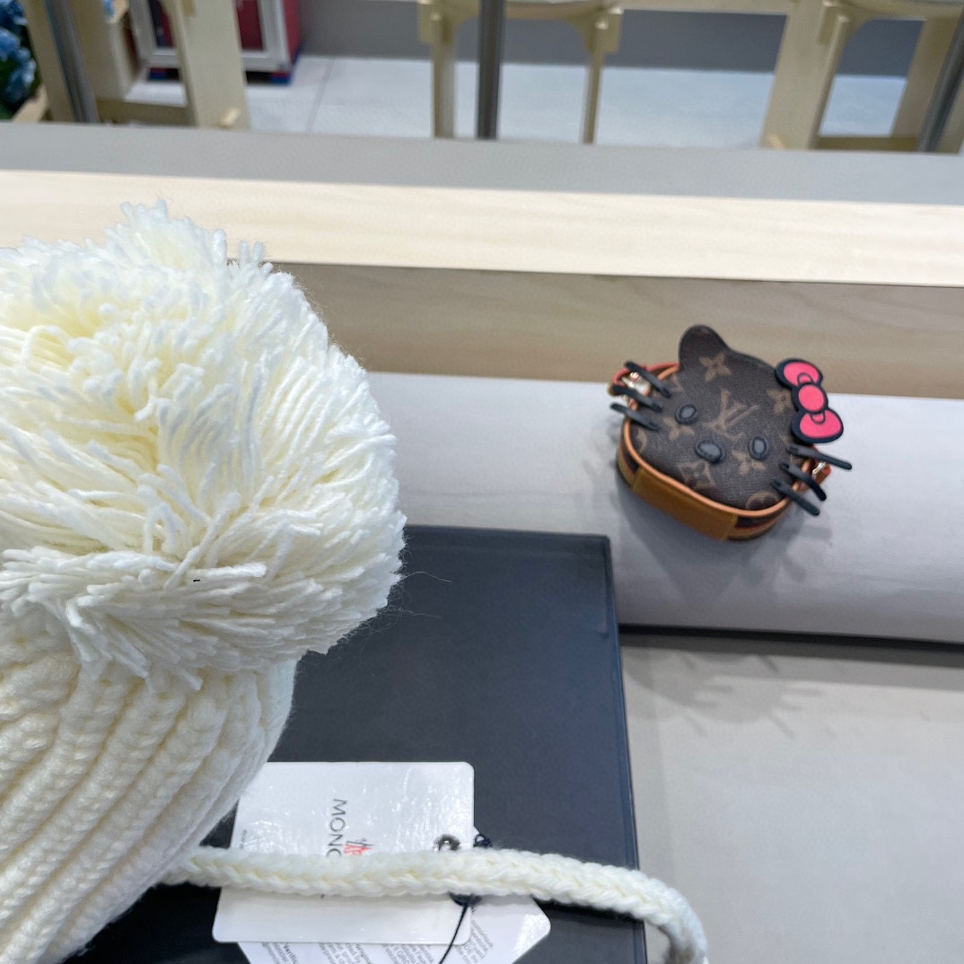 moncler雷锋帽子女秋冬季骑行韩版百搭显脸小休闲贴布保暖绑带护耳毛线帽