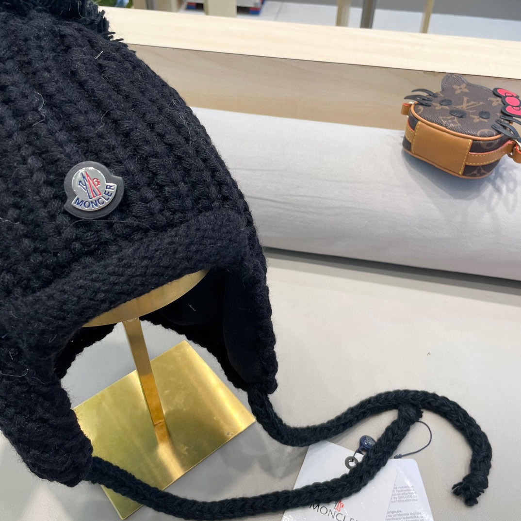 moncler雷锋帽子女秋冬季骑行韩版百搭显脸小休闲贴布保暖绑带护耳毛线帽