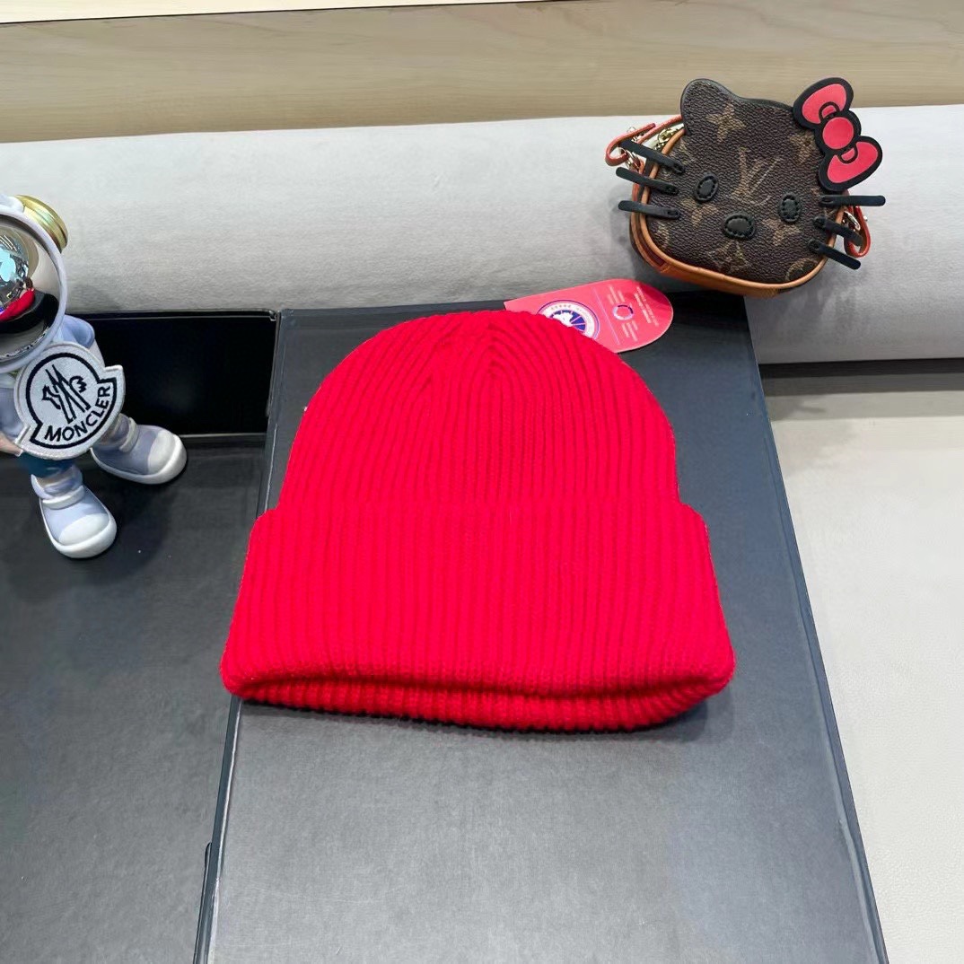 加拿大鹅。CANADA GOOSE 配毛球羊毛针织！官网最新羊毛针织帽，官网原单复刻.非常柔软亲肤，弹性