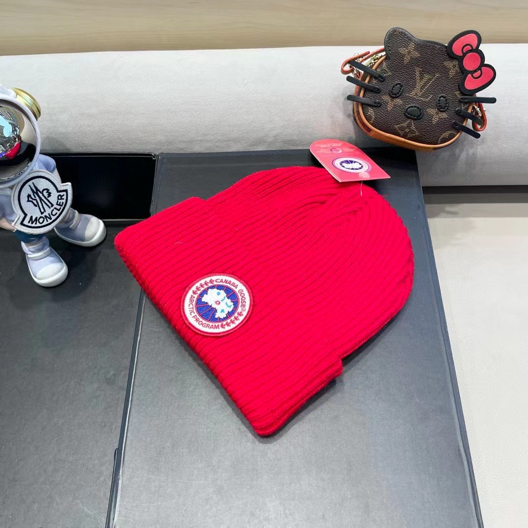 加拿大鹅。CANADA GOOSE 配毛球羊毛针织！官网最新羊毛针织帽，官网原单复刻.非常柔软亲肤，弹性