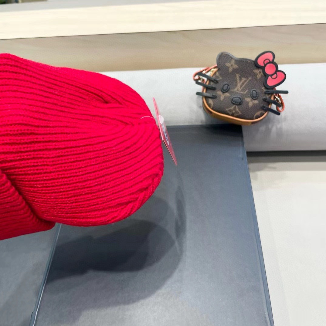 加拿大鹅。CANADA GOOSE 配毛球羊毛针织！官网最新羊毛针织帽，官网原单复刻.非常柔软亲肤，弹性