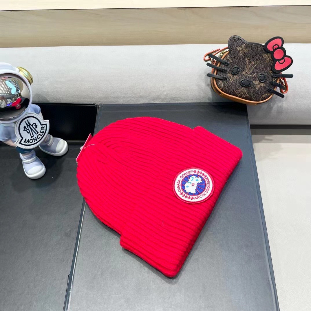 加拿大鹅。CANADA GOOSE 配毛球羊毛针织！官网最新羊毛针织帽，官网原单复刻.非常柔软亲肤，弹性