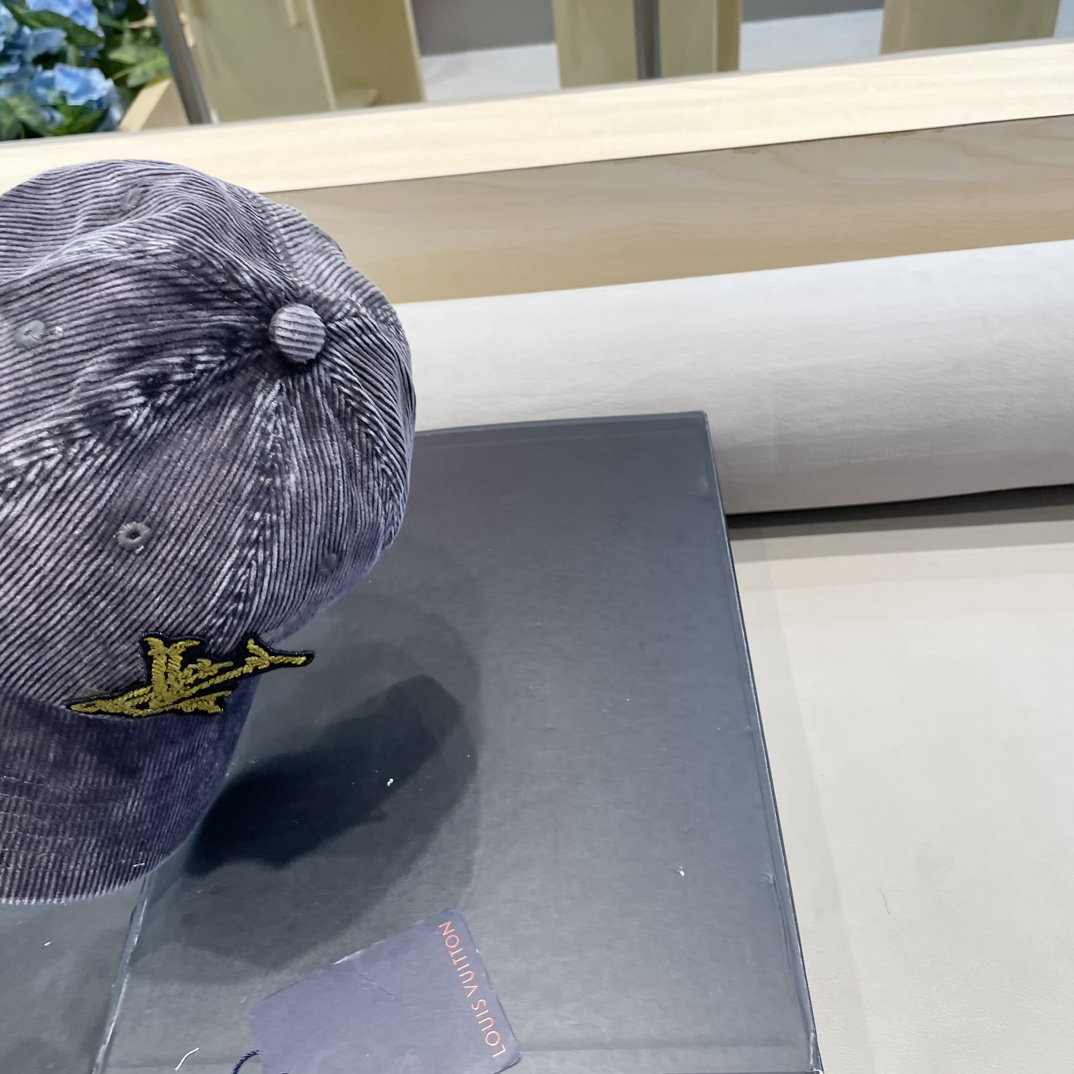 LV路易威登高版本专柜爆款灯芯绒棒球帽 重工打造♥️高端大气，百搭款🤗男女通用！