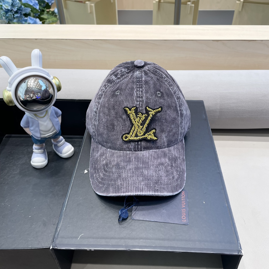 LV路易威登高版本专柜爆款灯芯绒棒球帽 重工打造♥️高端大气，百搭款🤗男女通用！