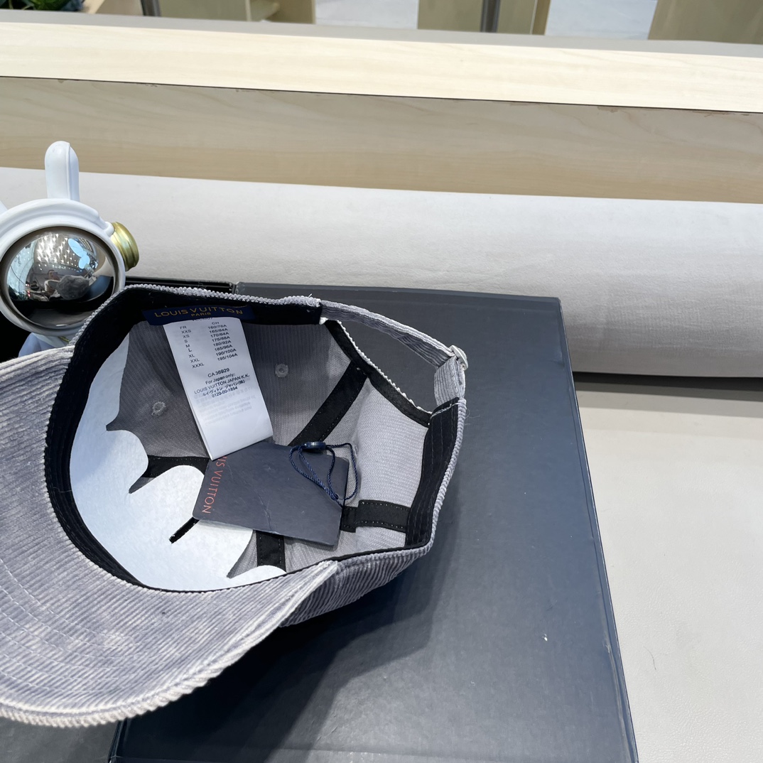 LV路易威登高版本专柜爆款灯芯绒棒球帽 重工打造♥️高端大气，百搭款🤗男女通用！