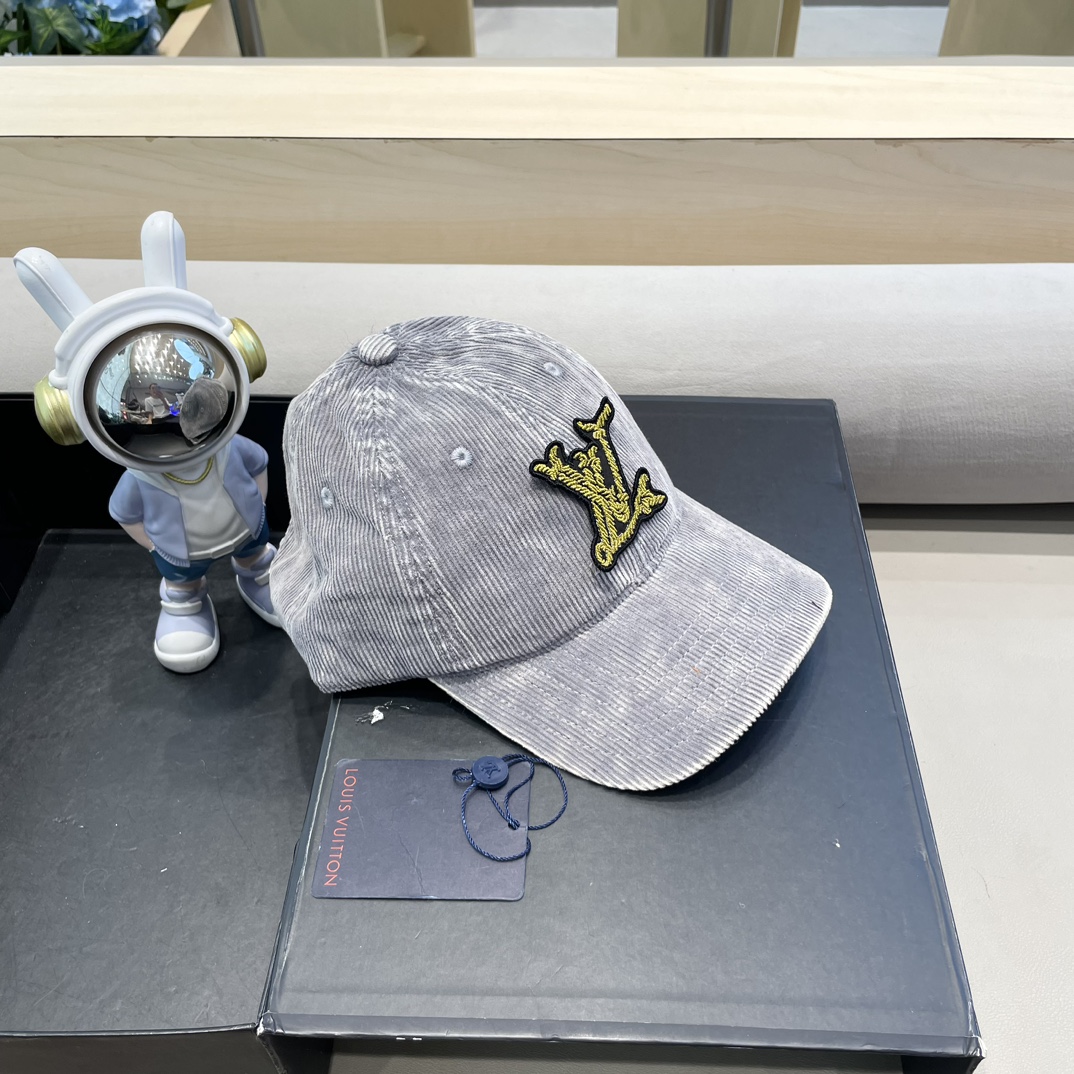 LV路易威登高版本专柜爆款灯芯绒棒球帽 重工打造♥️高端大气，百搭款🤗男女通用！