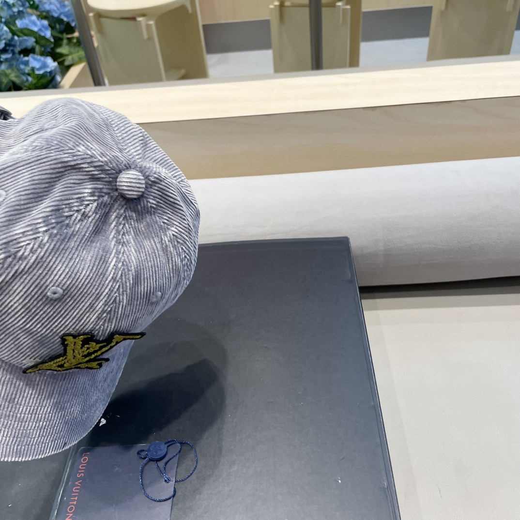 LV路易威登高版本专柜爆款灯芯绒棒球帽 重工打造♥️高端大气，百搭款🤗男女通用！