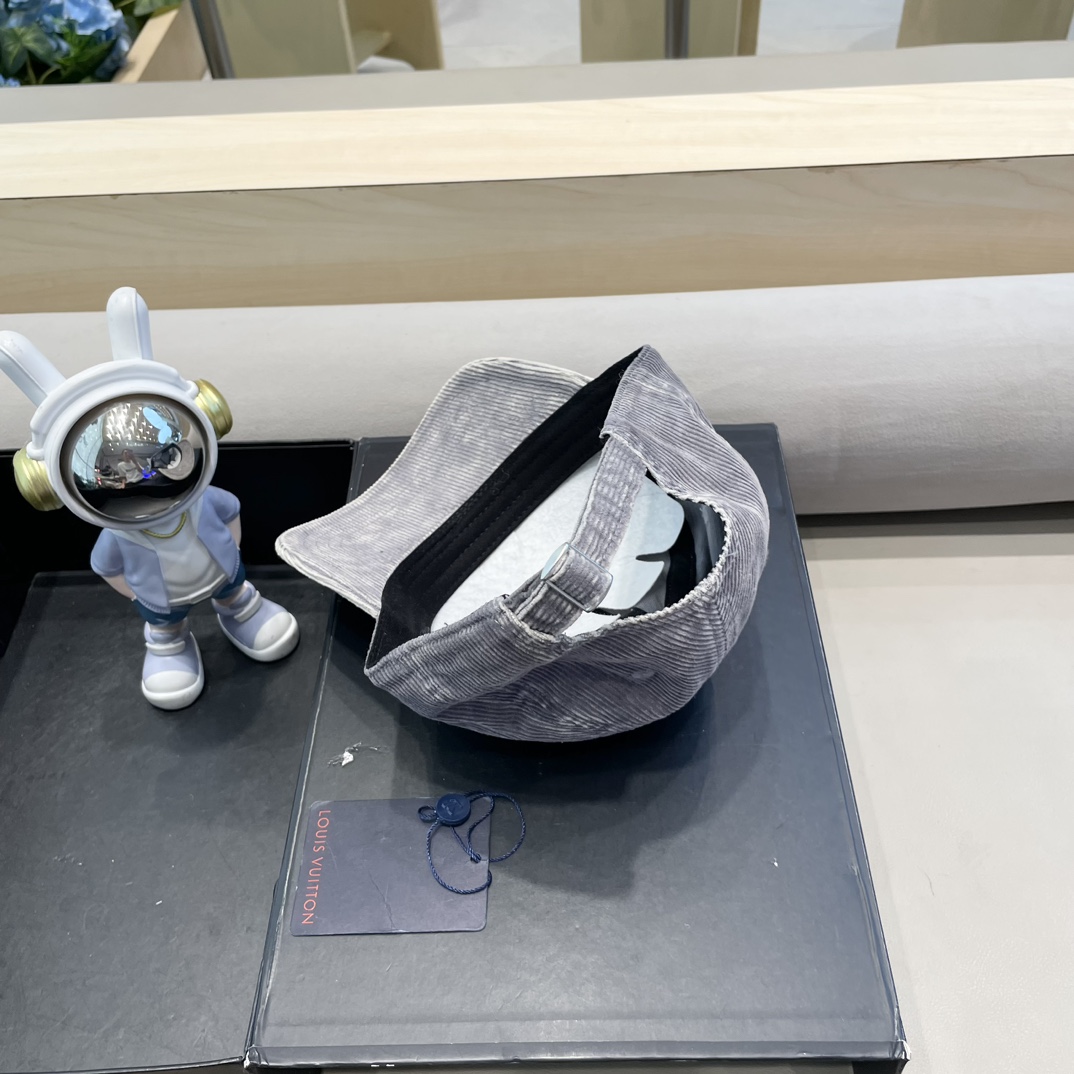 LV路易威登高版本专柜爆款灯芯绒棒球帽 重工打造♥️高端大气，百搭款🤗男女通用！