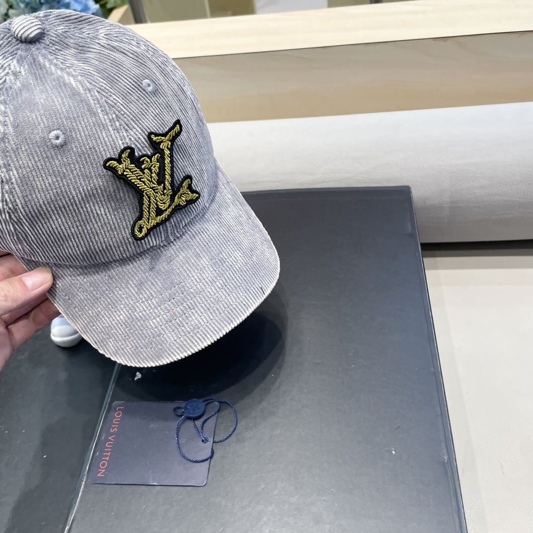 LV路易威登高版本专柜爆款灯芯绒棒球帽 重工打造♥️高端大气，百搭款🤗男女通用！