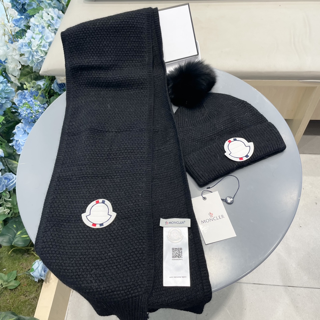 蒙口。【羊毛套装帽子-帽子➕围巾】经典套装帽子！成分：70%羊毛➕30%兔毛。暖暖哒超级舒服～冬日小姐姐