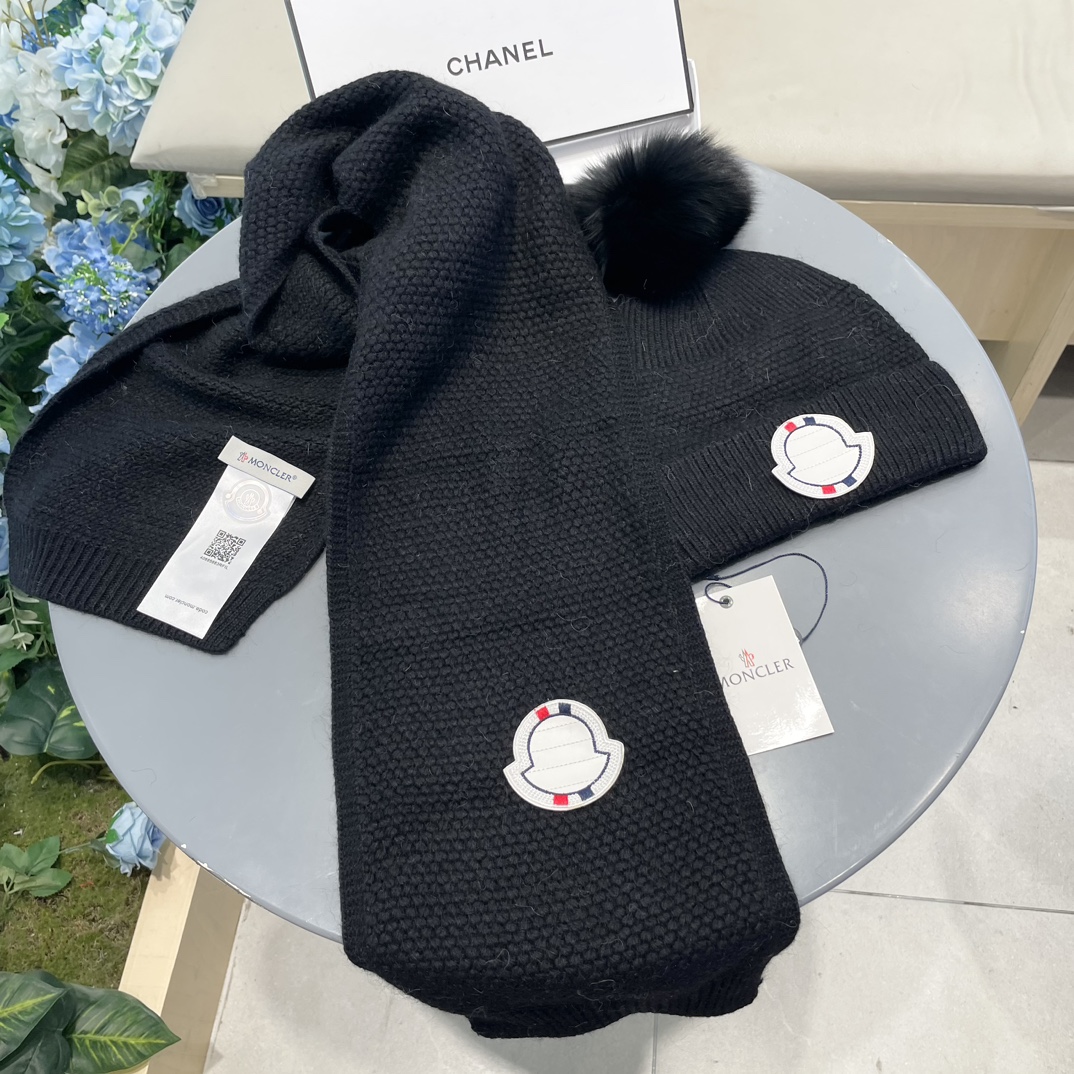 蒙口。【羊毛套装帽子-帽子➕围巾】经典套装帽子！成分：70%羊毛➕30%兔毛。暖暖哒超级舒服～冬日小姐姐