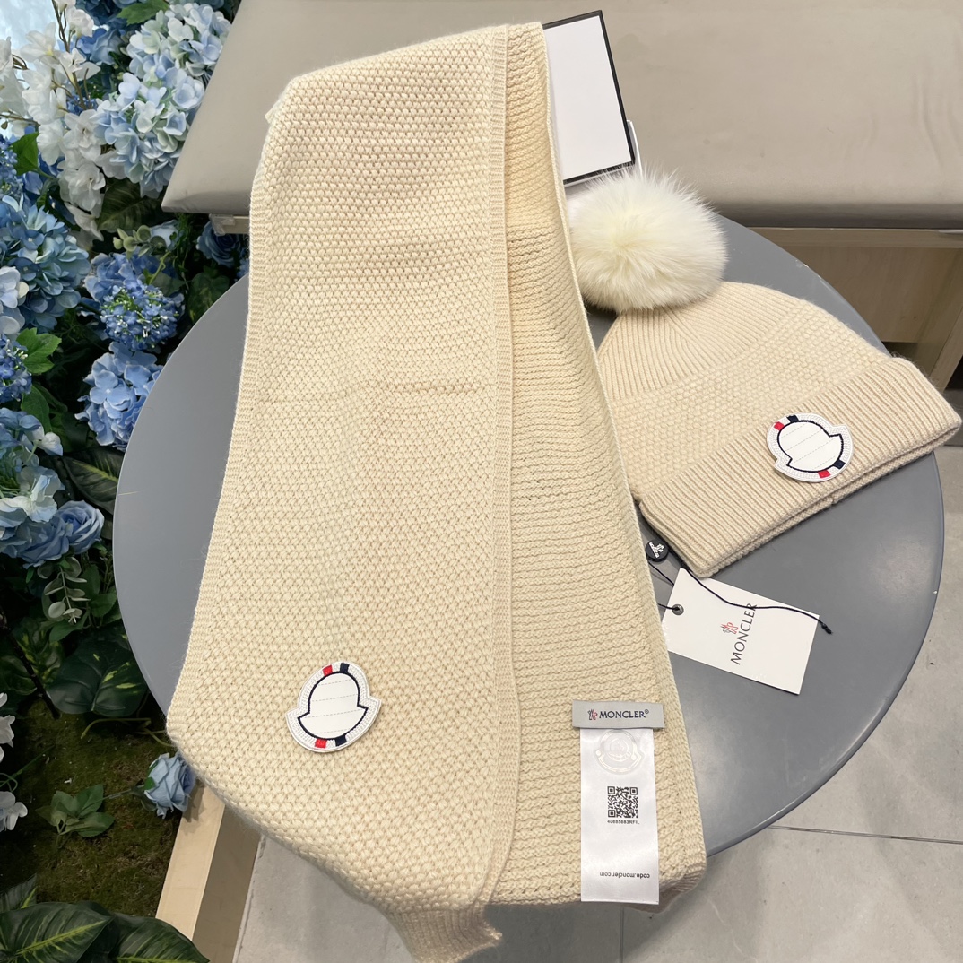 蒙口。【羊毛套装帽子-帽子➕围巾】经典套装帽子！成分：70%羊毛➕30%兔毛。暖暖哒超级舒服～冬日小姐姐