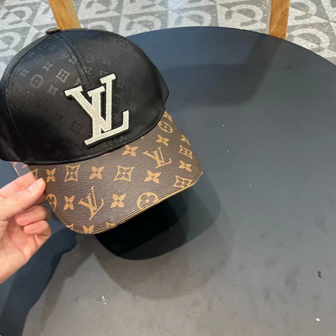   新款出货LV(路易威登)新款原单棒球帽专柜11开模订制，精细刺绣！质量超赞，基础头围56，贴片可调节