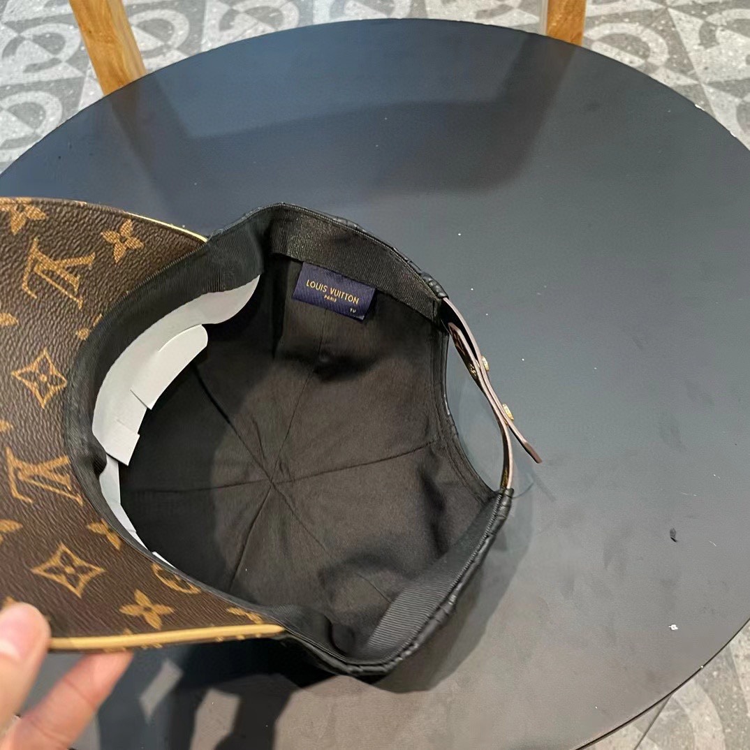   新款出货LV(路易威登)新款原单棒球帽专柜11开模订制，精细刺绣！质量超赞，基础头围56，贴片可调节