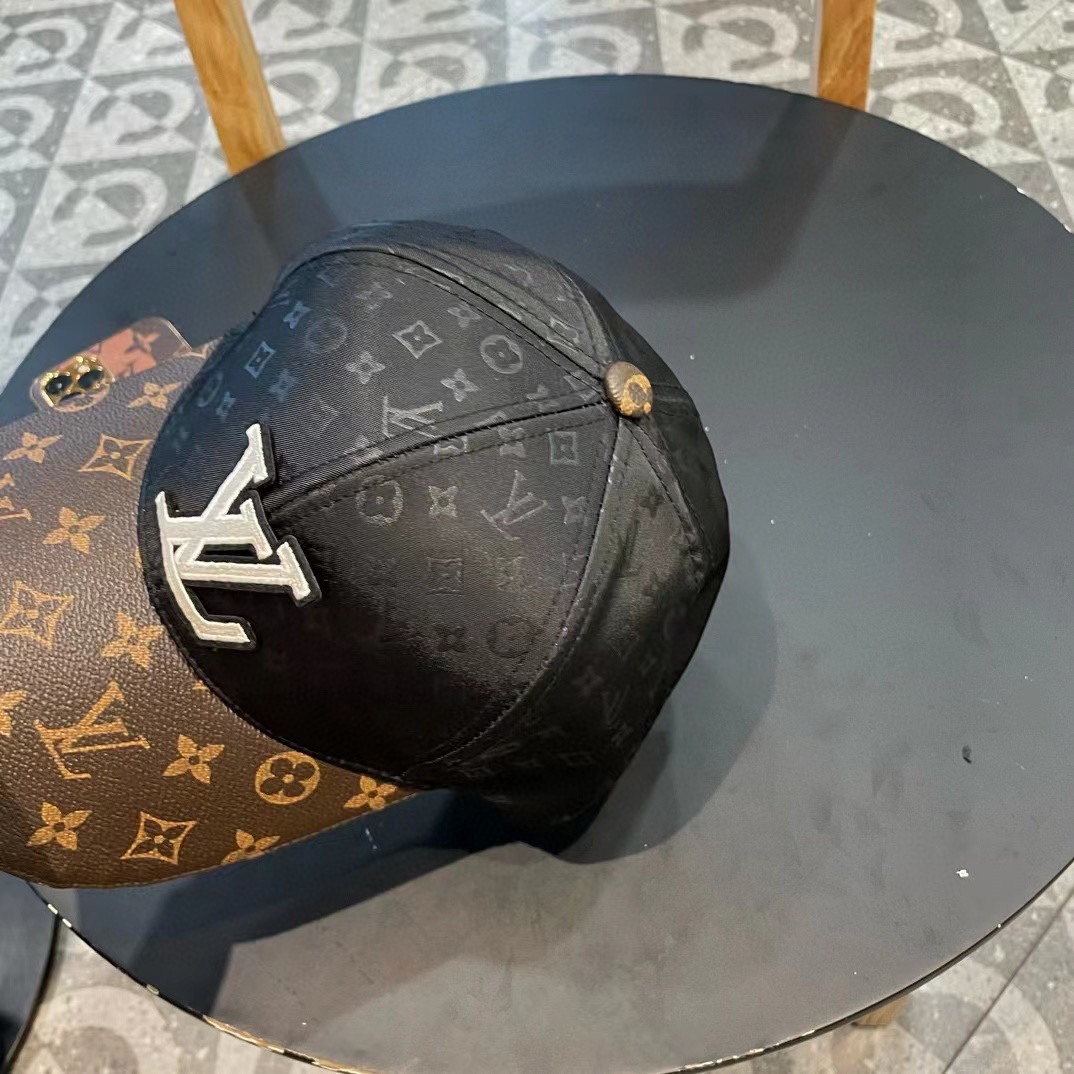   新款出货LV(路易威登)新款原单棒球帽专柜11开模订制，精细刺绣！质量超赞，基础头围56，贴片可调节