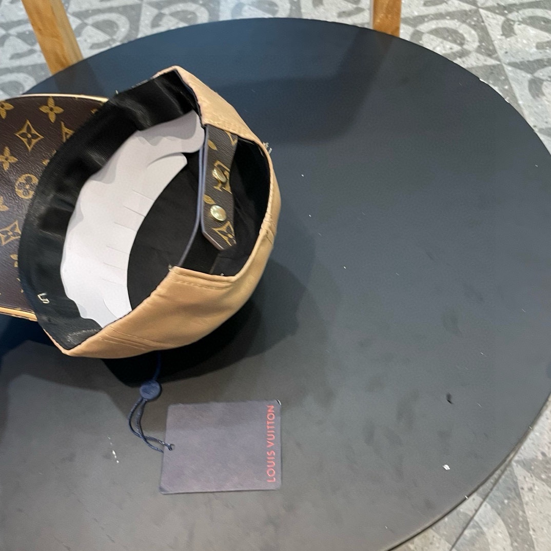   新款出货LV(路易威登)新款原单棒球帽专柜11开模订制，精细刺绣！质量超赞，基础头围56，贴片可调节