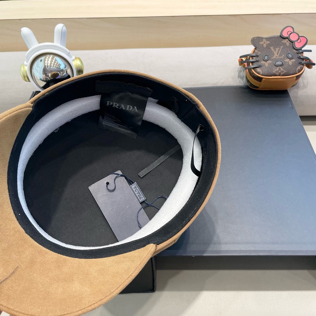 Prada普拉达英伦风复古字母帽子新冬季女式百搭潮流时尚平顶帽减龄搭配纯色