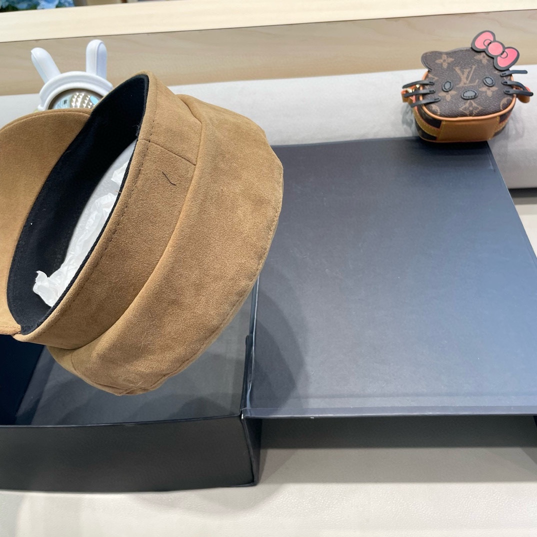 Prada普拉达英伦风复古字母帽子新冬季女式百搭潮流时尚平顶帽减龄搭配纯色