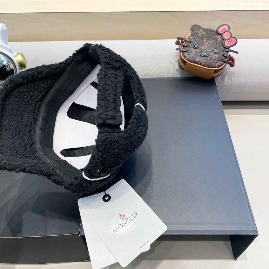 moncler版高端百搭帽子女秋冬羊羔毛纯色保暖棒球帽时尚潮款鸭舌帽男