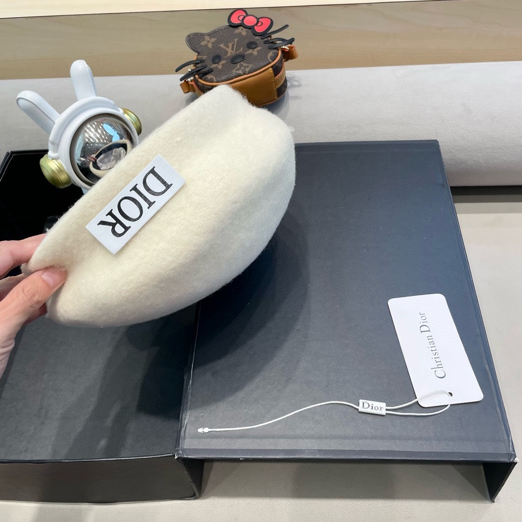 Dior韩国毛呢复古贝雷帽女秋冬百搭ins小众气质平顶画家帽时尚报童帽