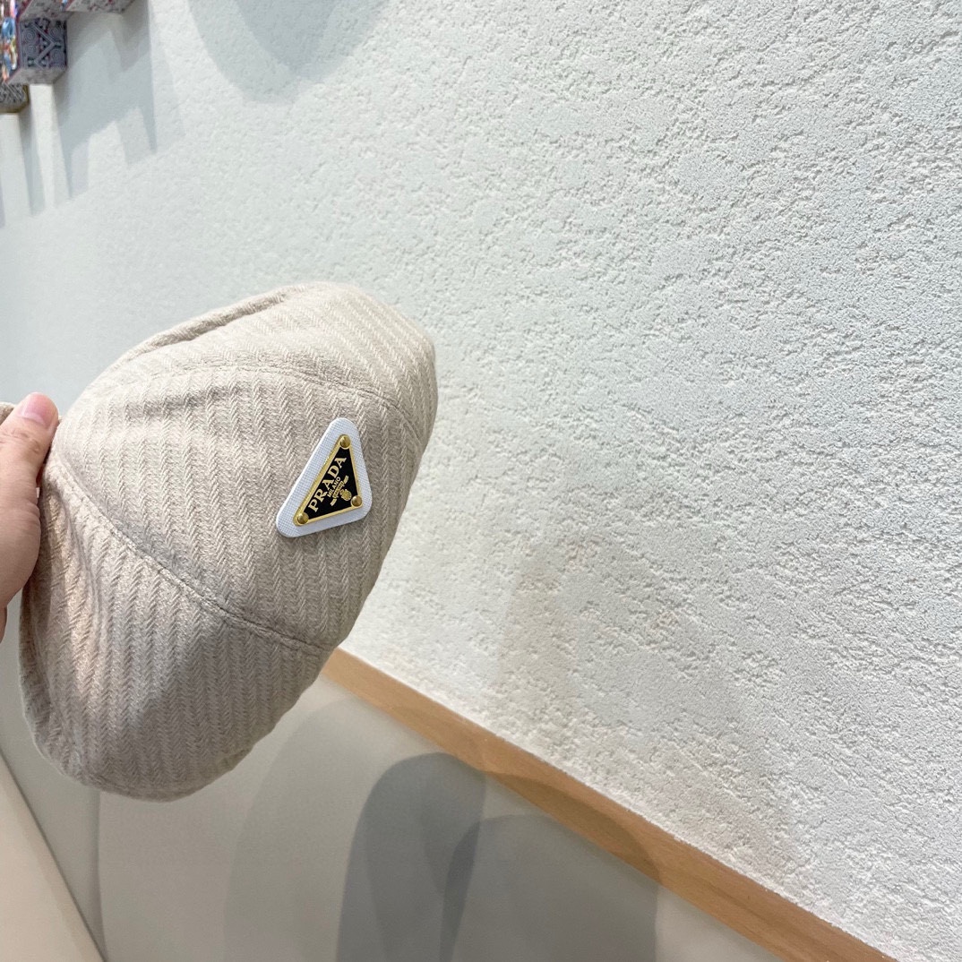 Prada普拉达帽子女复古时尚黑色贝雷帽春秋潮流纯色画家帽日系百搭南瓜帽女冬