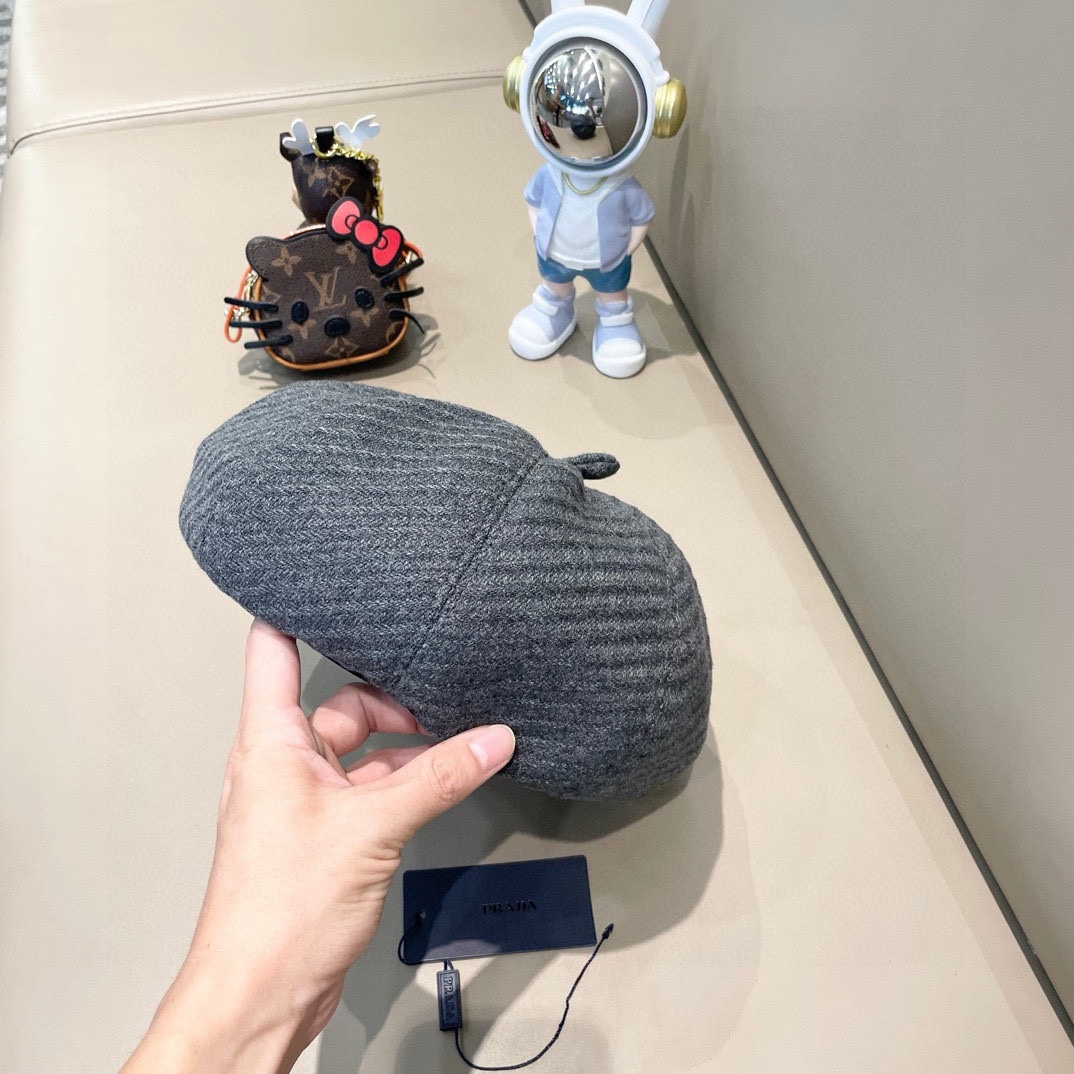 Prada普拉达帽子女复古时尚黑色贝雷帽春秋潮流纯色画家帽日系百搭南瓜帽女冬