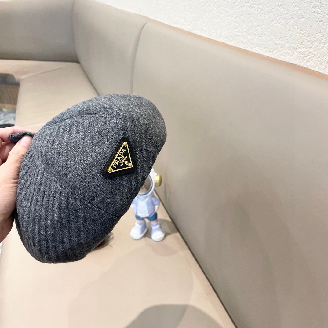 Prada普拉达帽子女复古时尚黑色贝雷帽春秋潮流纯色画家帽日系百搭南瓜帽女冬