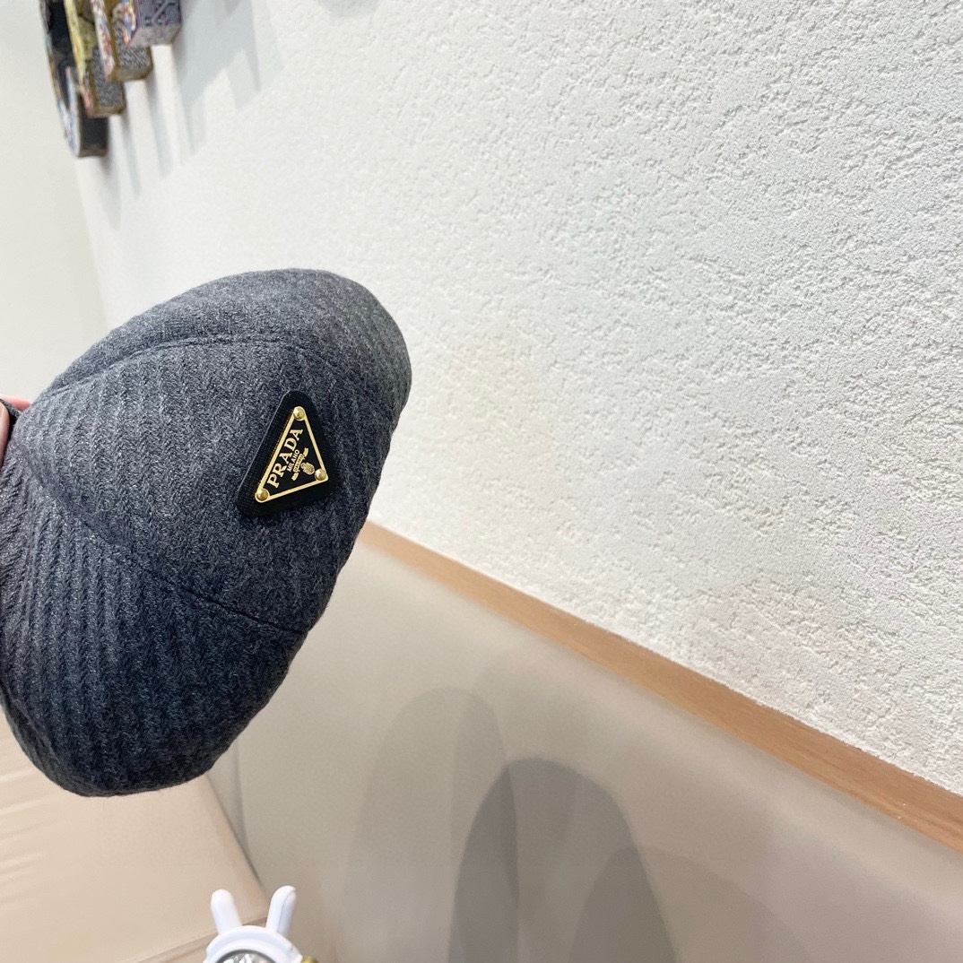 Prada普拉达帽子女复古时尚黑色贝雷帽春秋潮流纯色画家帽日系百搭南瓜帽女冬