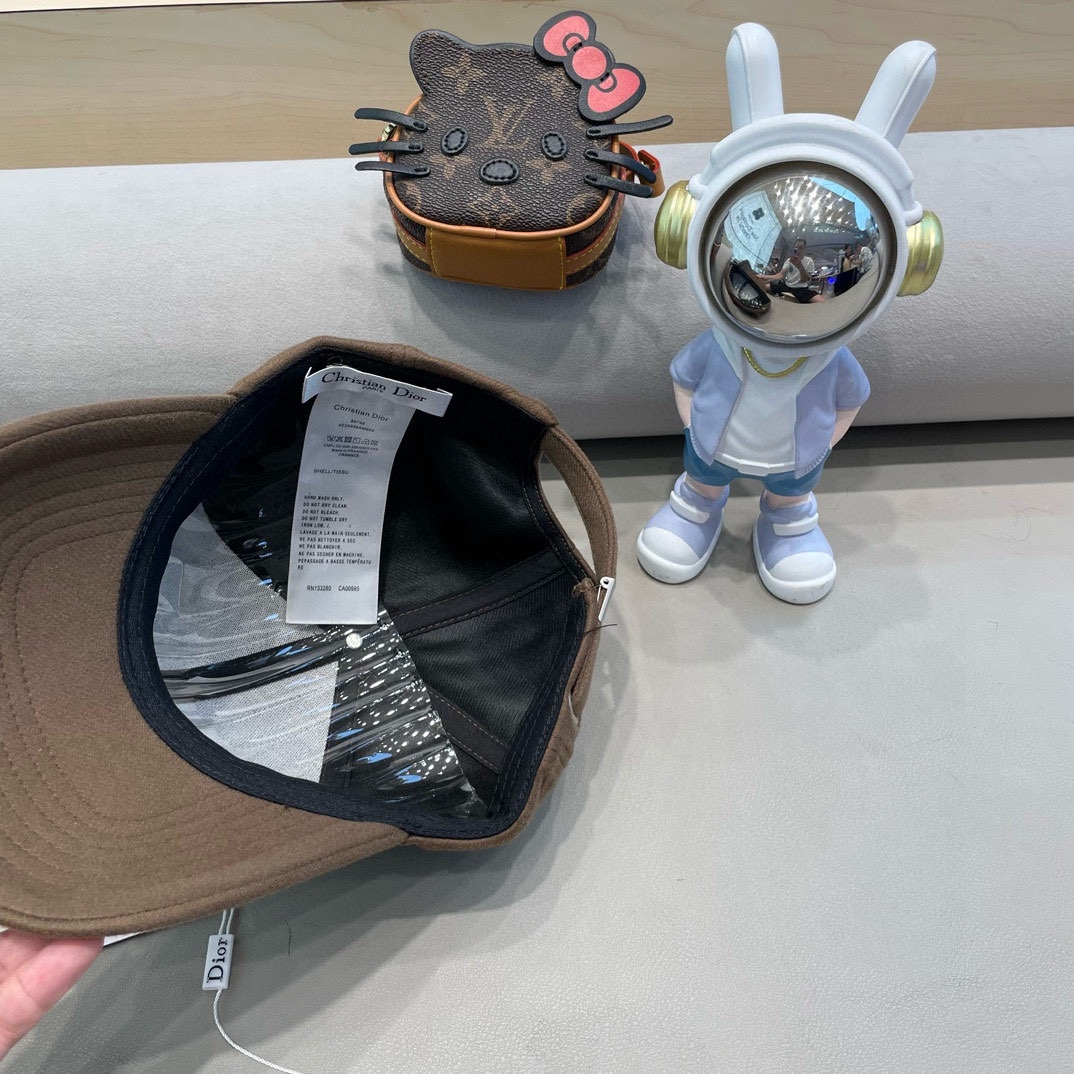 Dior韩版秋冬立体字母毛呢子硬顶保暖棒球帽男女百搭显脸小鸭舌帽