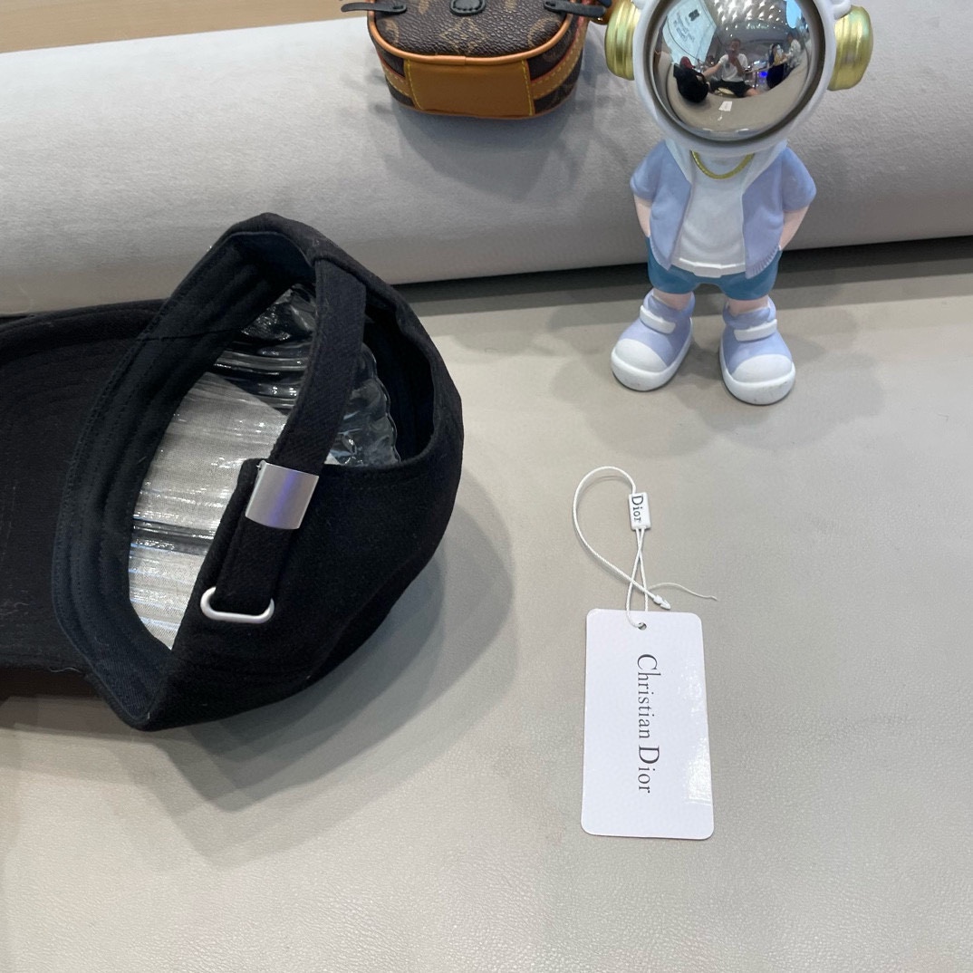 Dior韩版秋冬立体字母毛呢子硬顶保暖棒球帽男女百搭显脸小鸭舌帽