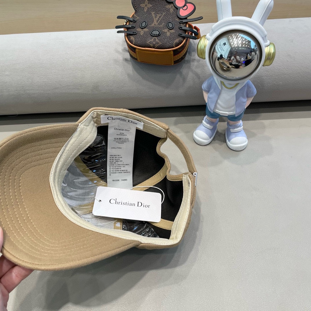 Dior韩版秋冬立体字母毛呢子硬顶保暖棒球帽男女百搭显脸小鸭舌帽