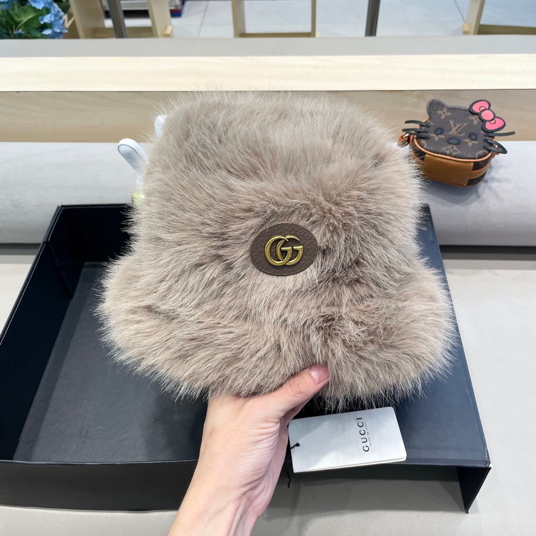Gucci高级感仿皮草帽子女冬季新款显脸小渔夫帽毛绒防寒护耳保暖盆帽潮