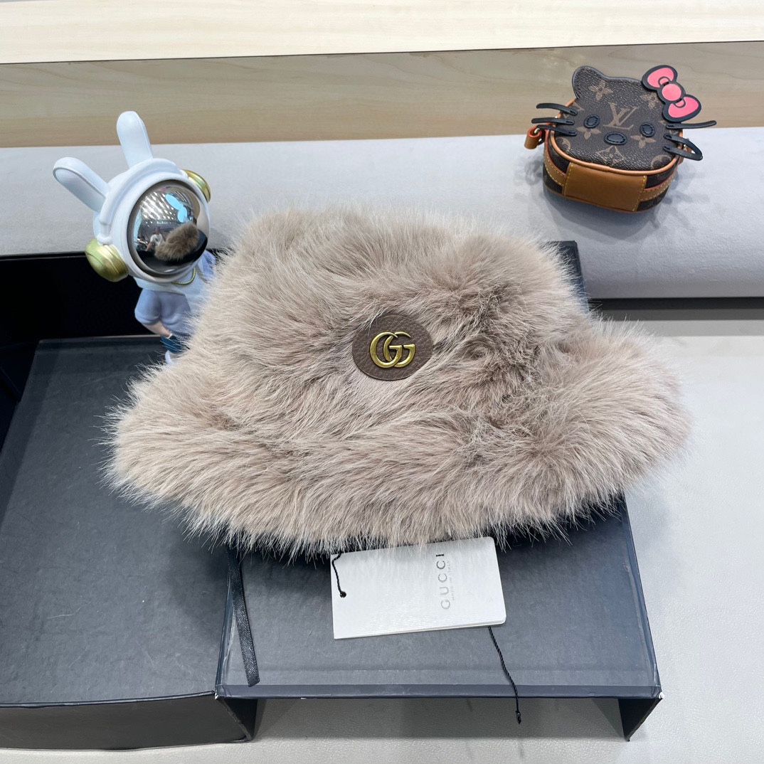 Gucci高级感仿皮草帽子女冬季新款显脸小渔夫帽毛绒防寒护耳保暖盆帽潮