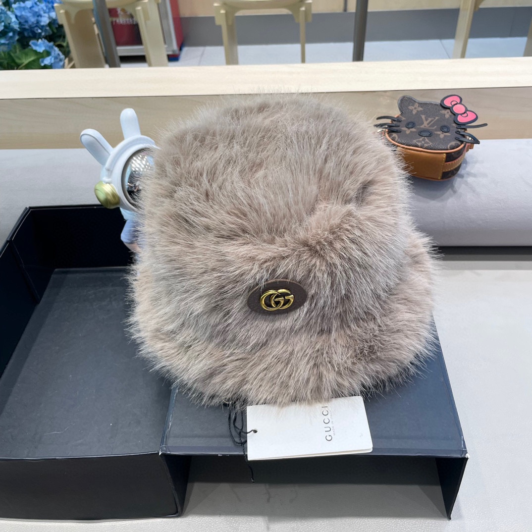 Gucci高级感仿皮草帽子女冬季新款显脸小渔夫帽毛绒防寒护耳保暖盆帽潮