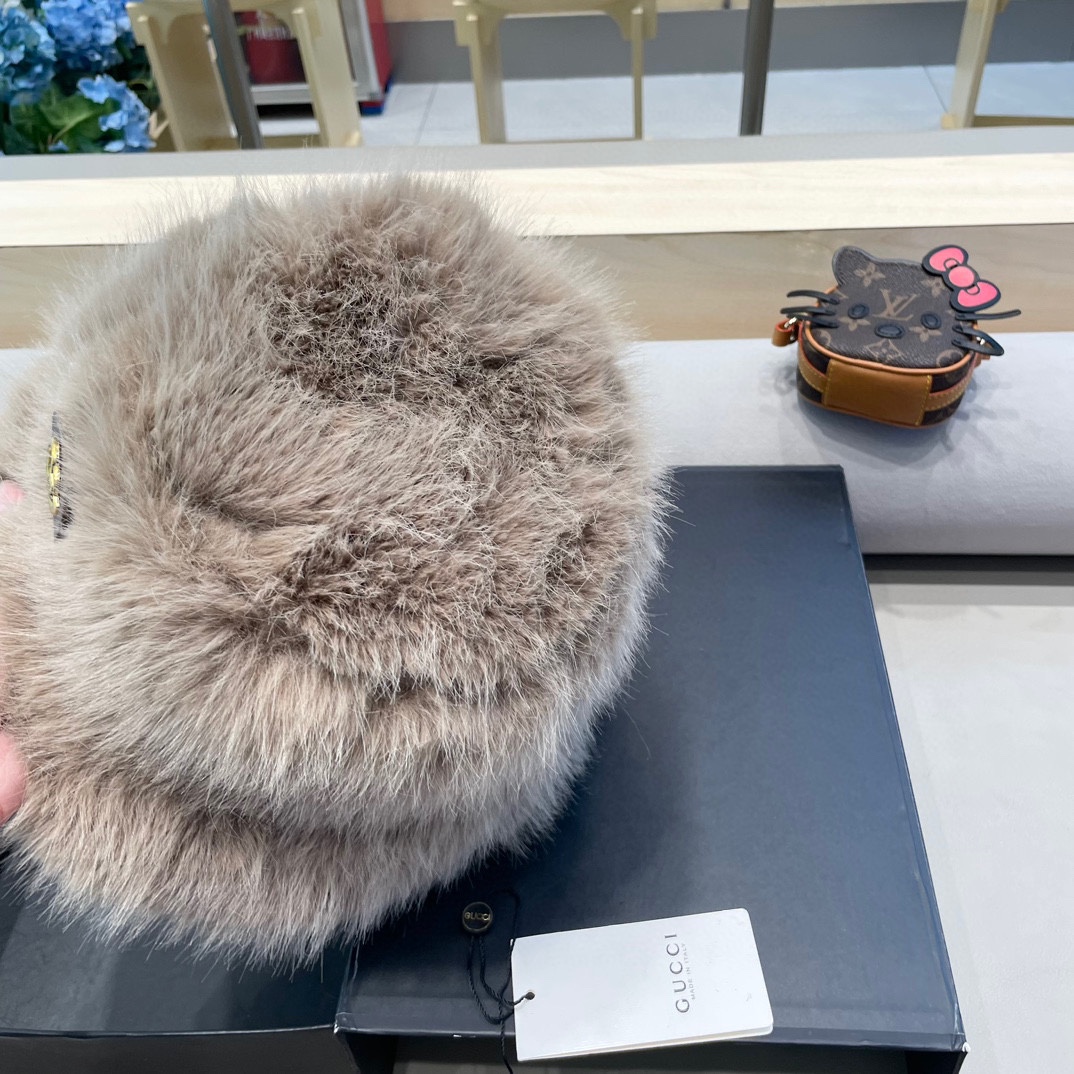 Gucci高级感仿皮草帽子女冬季新款显脸小渔夫帽毛绒防寒护耳保暖盆帽潮