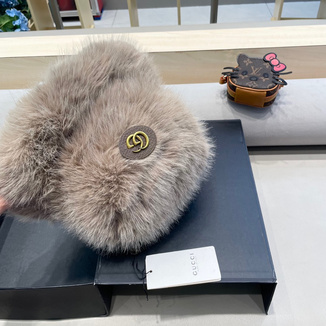 Gucci高级感仿皮草帽子女冬季新款显脸小渔夫帽毛绒防寒护耳保暖盆帽潮