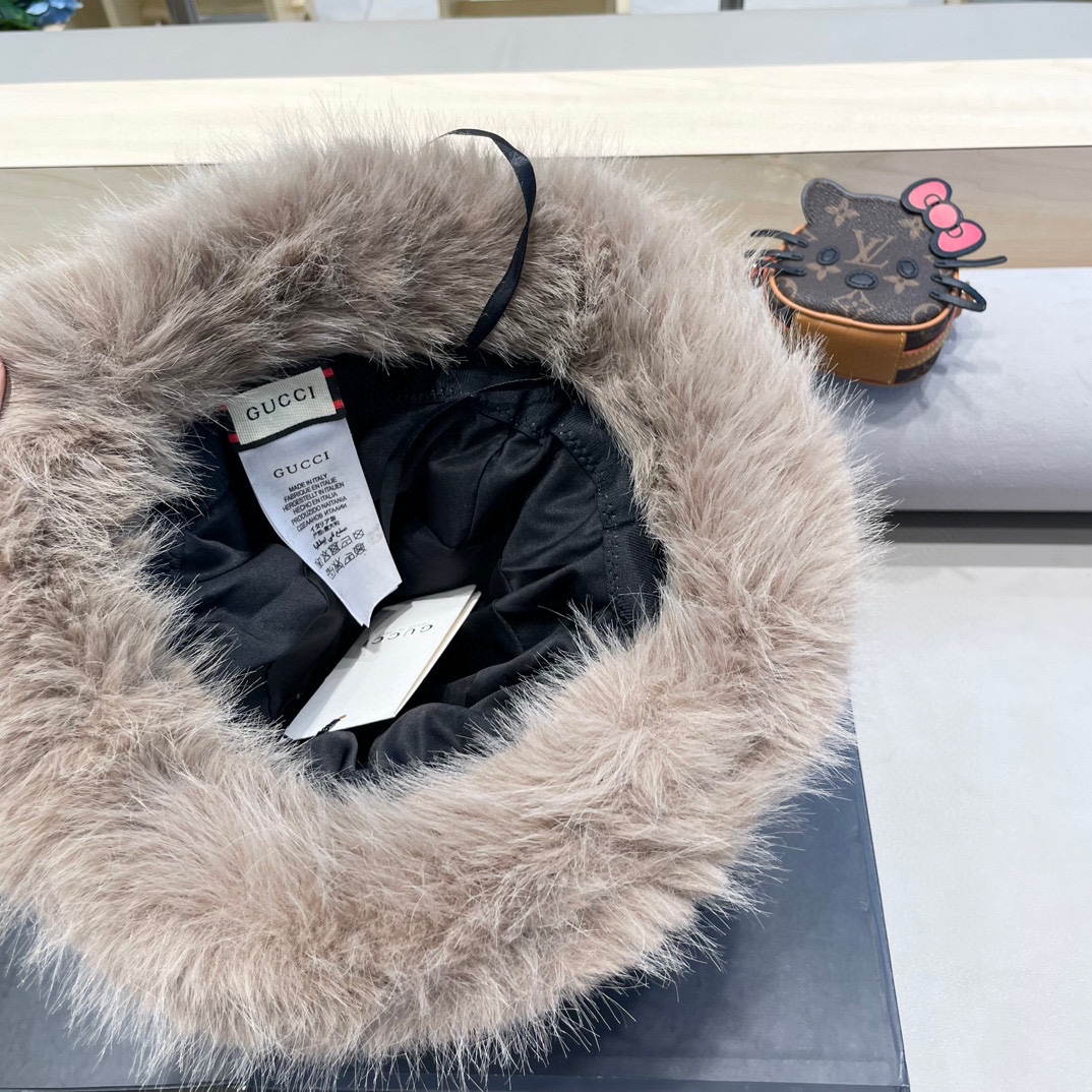 Gucci高级感仿皮草帽子女冬季新款显脸小渔夫帽毛绒防寒护耳保暖盆帽潮
