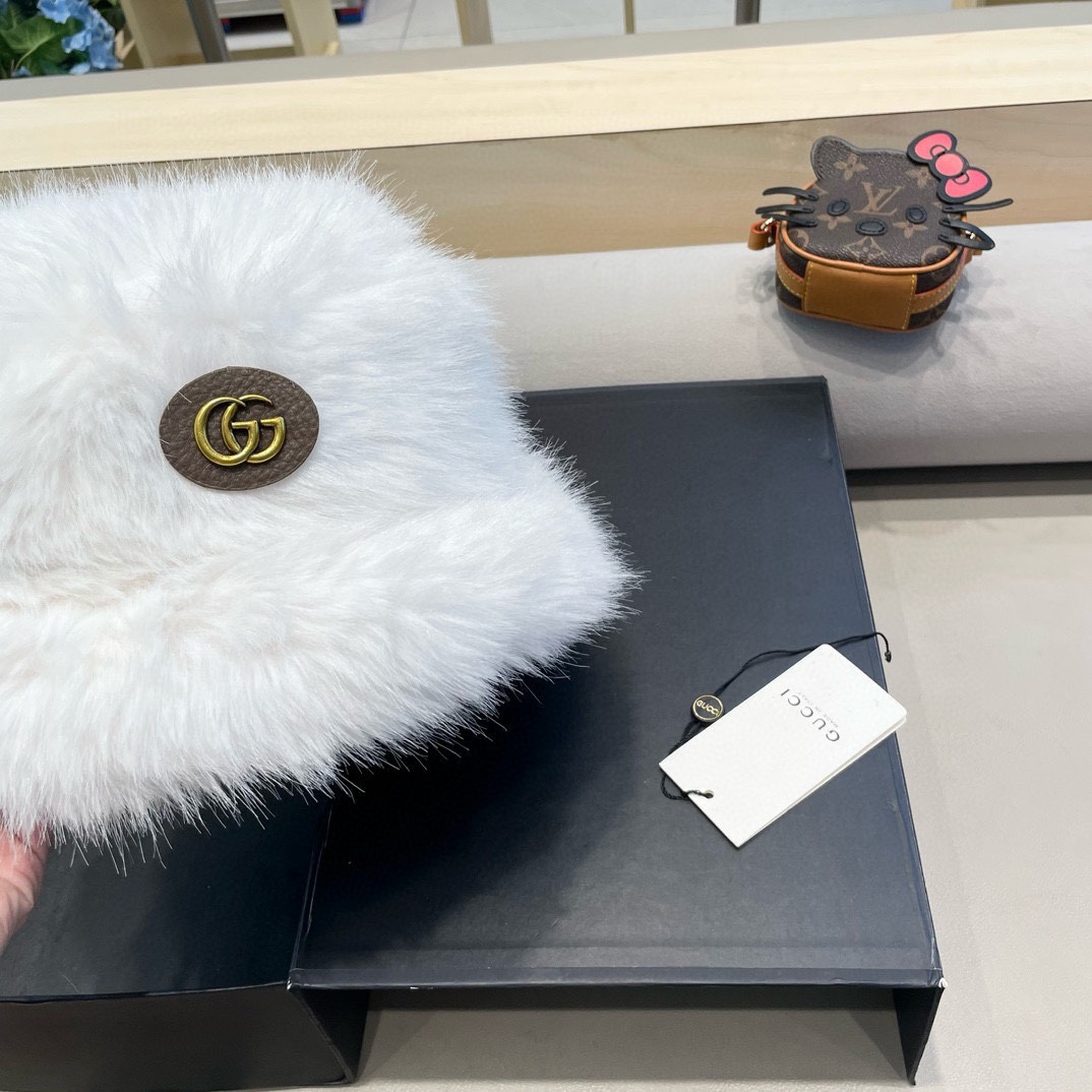 Gucci高级感仿皮草帽子女冬季新款显脸小渔夫帽毛绒防寒护耳保暖盆帽潮