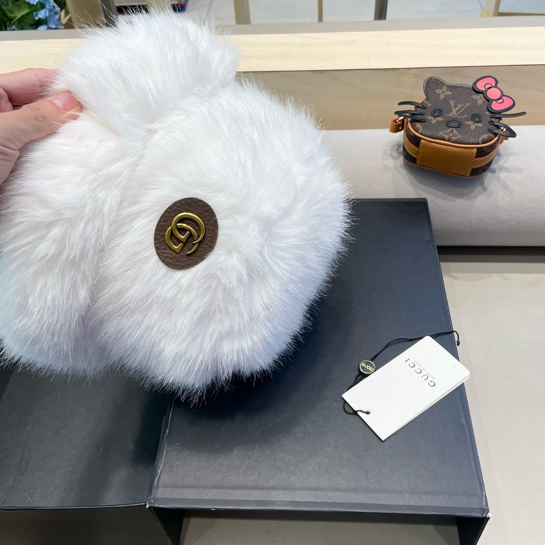 Gucci高级感仿皮草帽子女冬季新款显脸小渔夫帽毛绒防寒护耳保暖盆帽潮