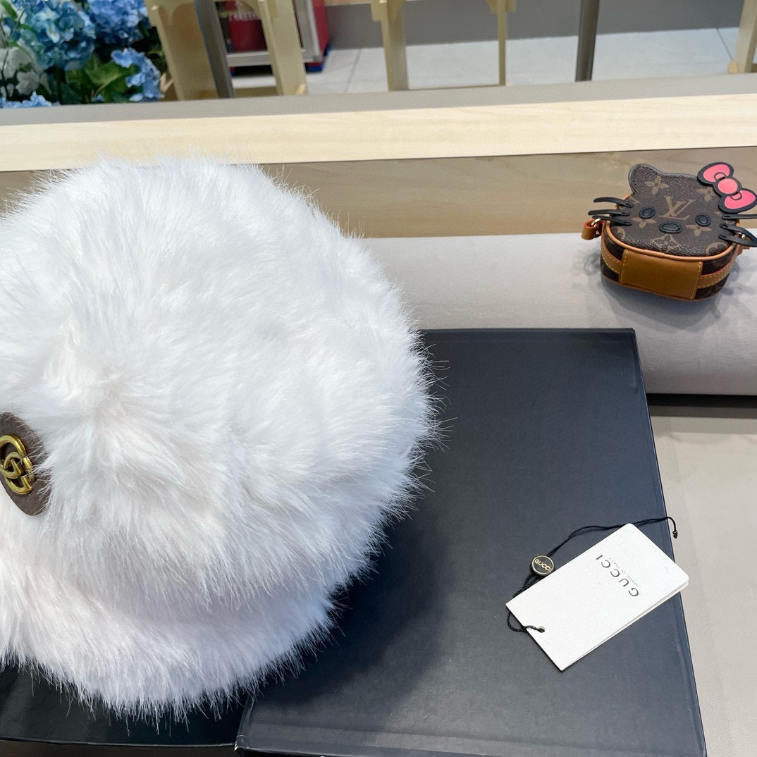 Gucci高级感仿皮草帽子女冬季新款显脸小渔夫帽毛绒防寒护耳保暖盆帽潮