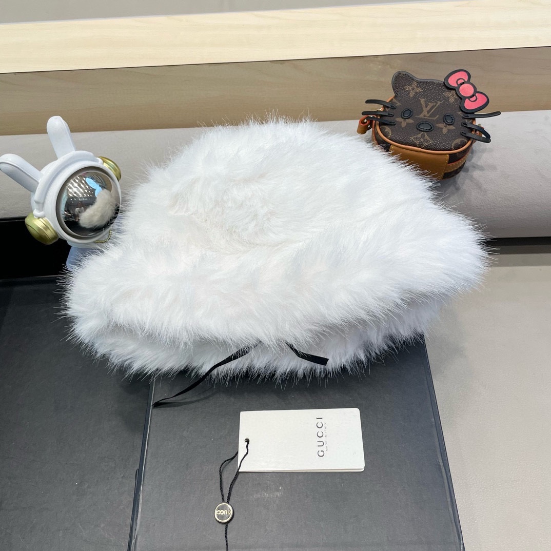 Gucci高级感仿皮草帽子女冬季新款显脸小渔夫帽毛绒防寒护耳保暖盆帽潮