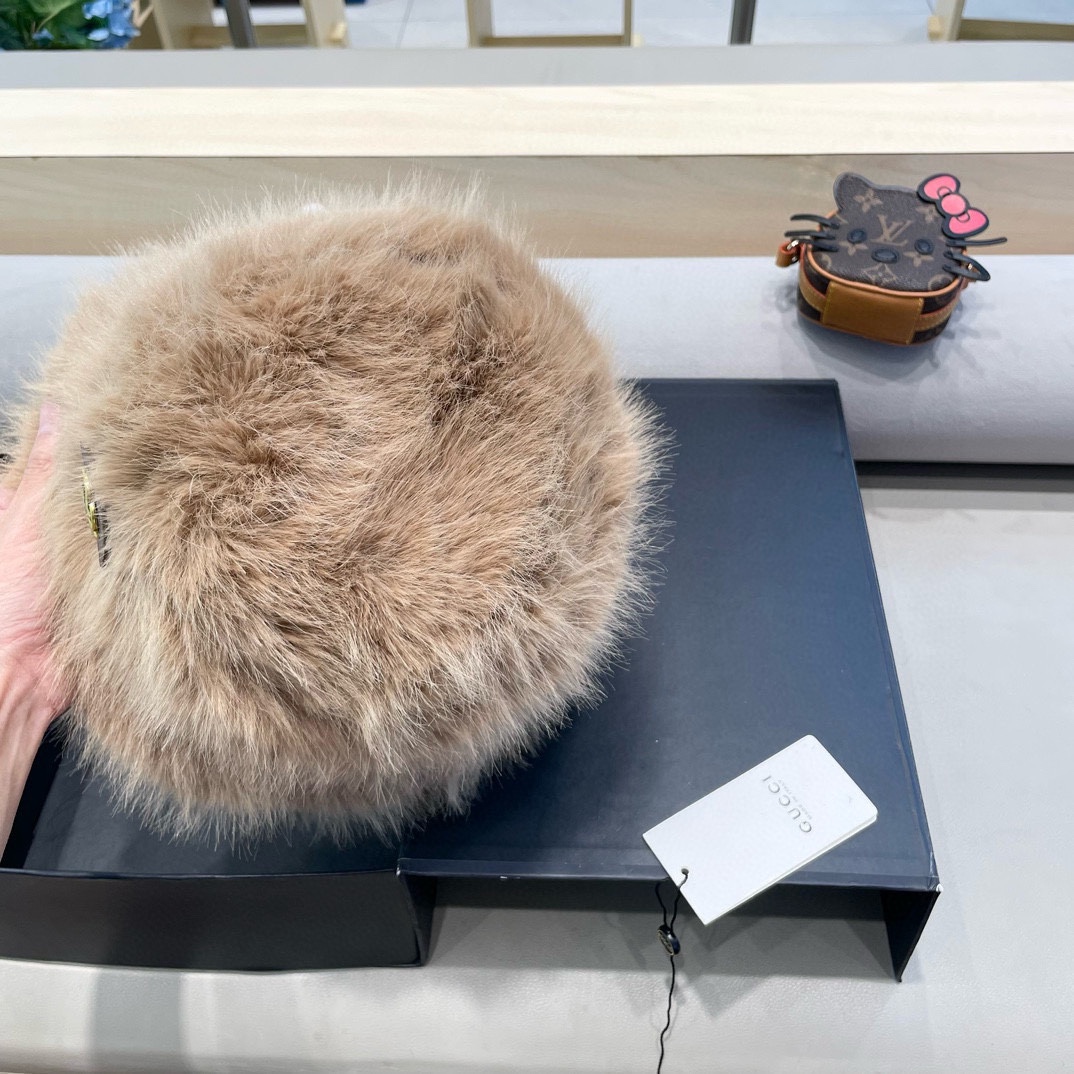 Gucci高级感仿皮草帽子女冬季新款显脸小渔夫帽毛绒防寒护耳保暖盆帽潮