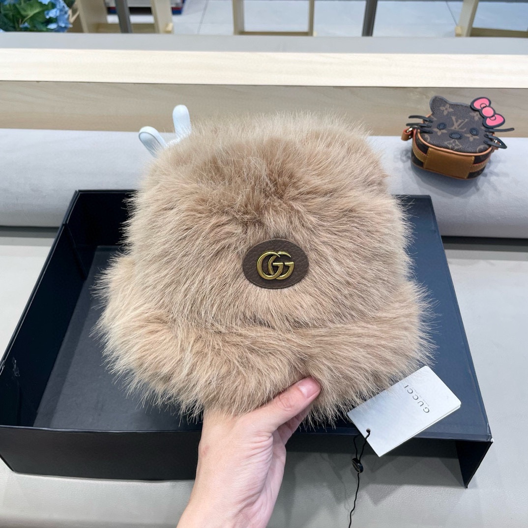 Gucci高级感仿皮草帽子女冬季新款显脸小渔夫帽毛绒防寒护耳保暖盆帽潮