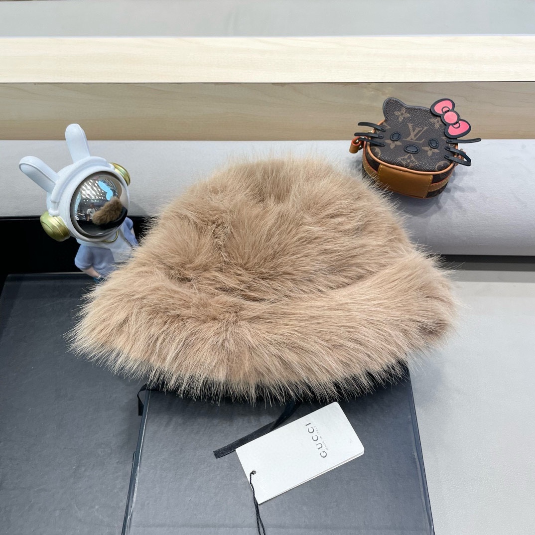 Gucci高级感仿皮草帽子女冬季新款显脸小渔夫帽毛绒防寒护耳保暖盆帽潮