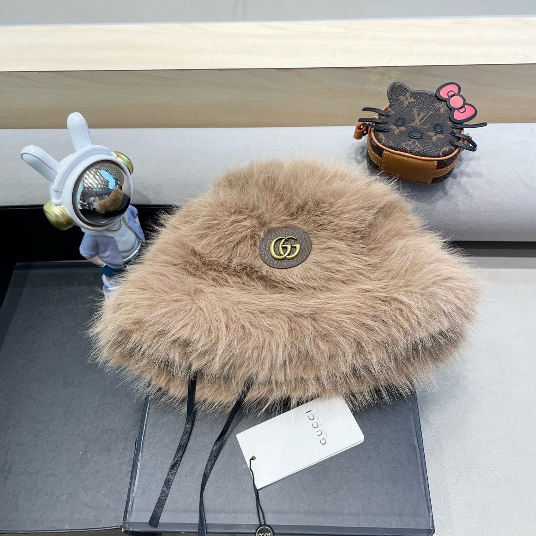 Gucci高级感仿皮草帽子女冬季新款显脸小渔夫帽毛绒防寒护耳保暖盆帽潮