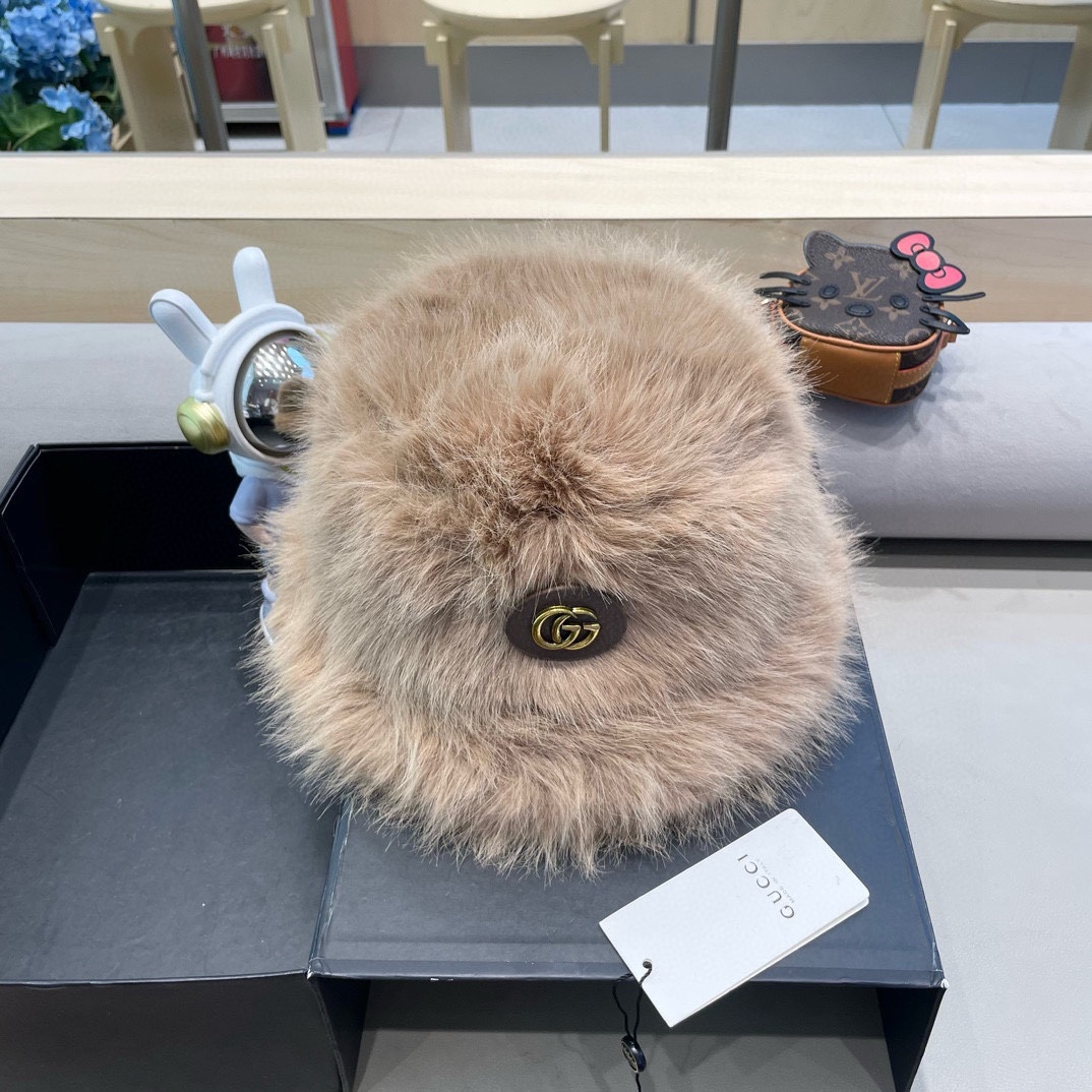 Gucci高级感仿皮草帽子女冬季新款显脸小渔夫帽毛绒防寒护耳保暖盆帽潮