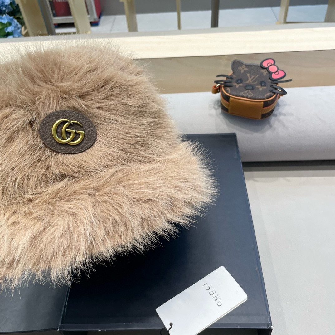 Gucci高级感仿皮草帽子女冬季新款显脸小渔夫帽毛绒防寒护耳保暖盆帽潮