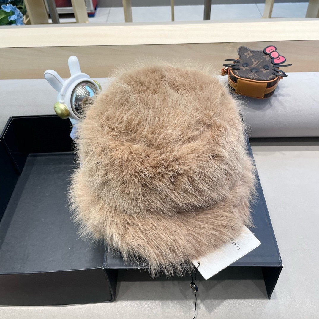 Gucci高级感仿皮草帽子女冬季新款显脸小渔夫帽毛绒防寒护耳保暖盆帽潮
